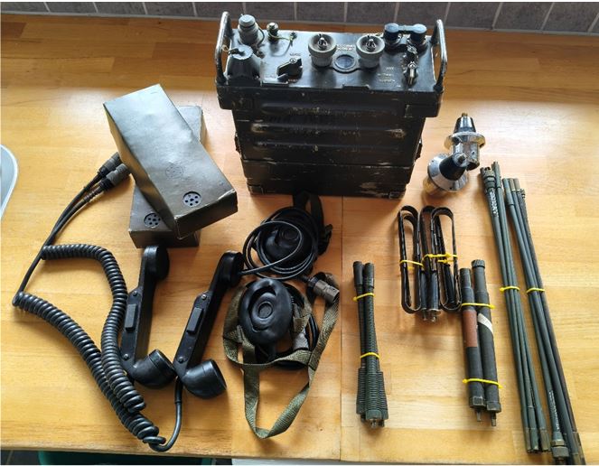 Radio og ammunition skabe